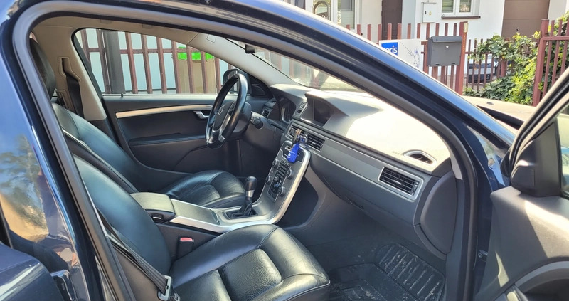 Volvo V70 cena 36900 przebieg: 365000, rok produkcji 2014 z Wołomin małe 121